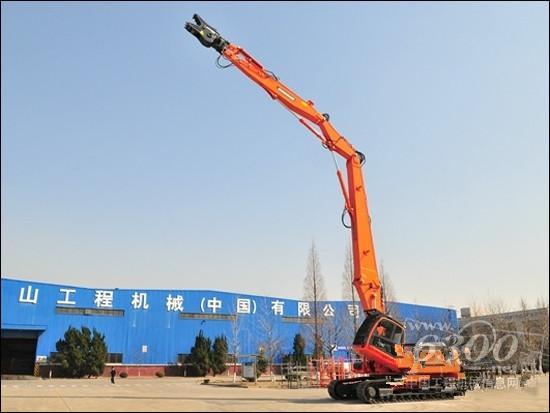 斗山工程机械中国区第一台拆楼机惊艳亮相 房屋拆除工程迎来新利器